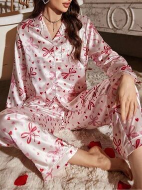SHEIN Pink Satin Heart & Bow Pajama Set